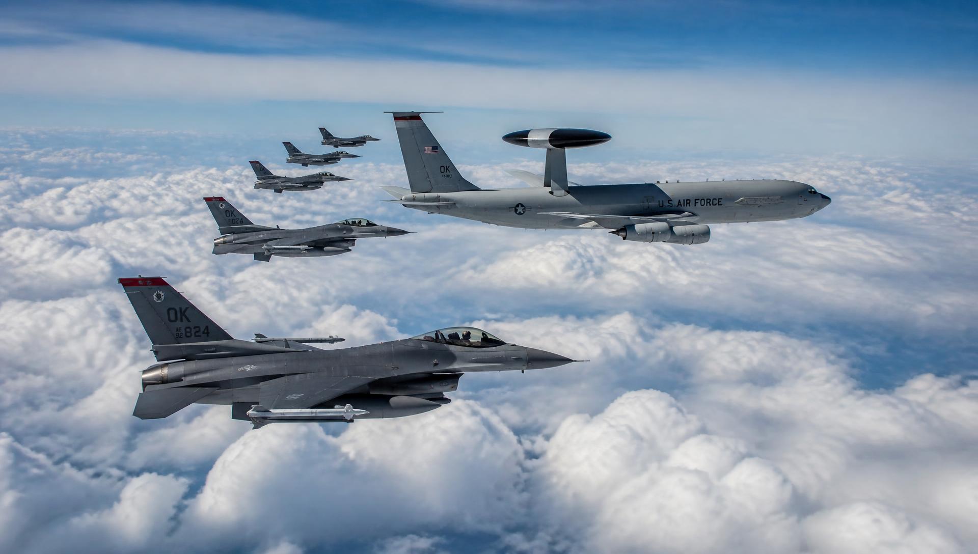 Formation of fighter aircraft and an airborne early-warning aircraft